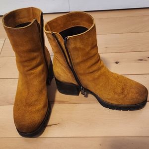 Paula Urban Daniella boots, worn 3x size 8.5